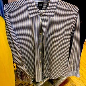 Classic fit Gap button Up polo